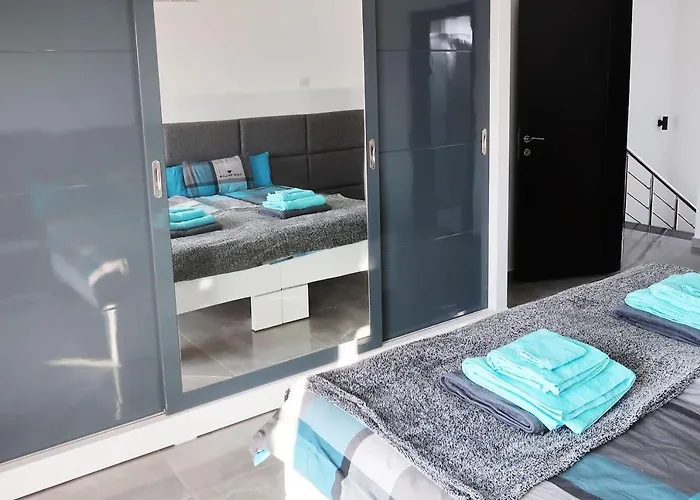 Sky Star 25 Villa